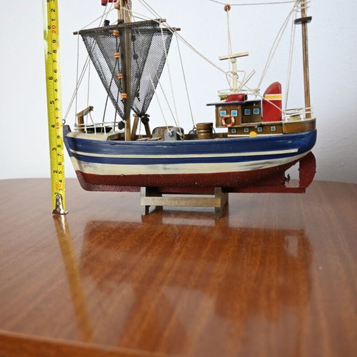 Handmade wooden fishing boat model used, decorative with base