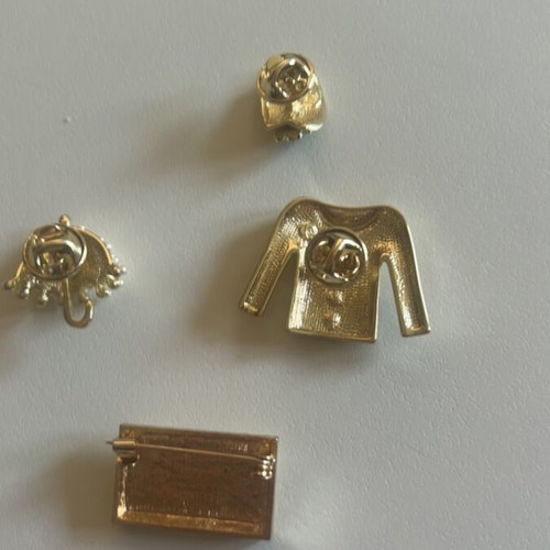 Vintage pin set with enamel and pearls, new