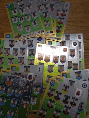 Football cards like new, set of 16 with team line-ups