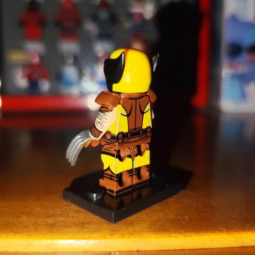 Wolverine Brown Suit figure like new with accessories