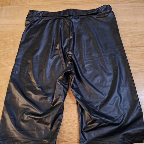Bershka short leather leggings black like new, size L