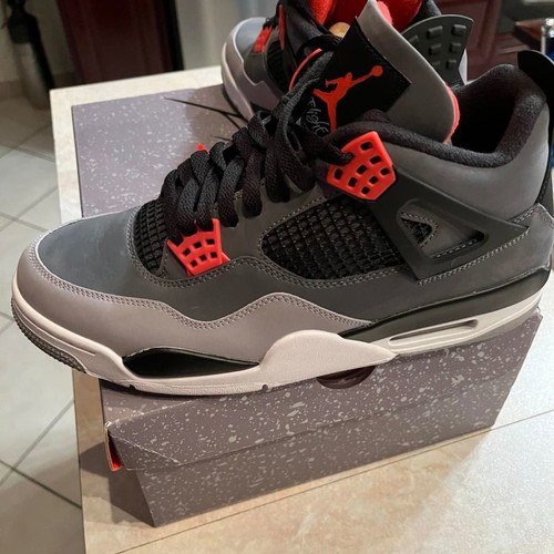 Air Jordan 4 Retro 44,5 EU σαν καινούργιο, μαύρο/γκρι/infrared 23-black