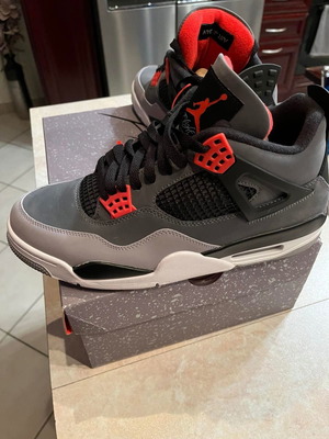 Air Jordan 4 Retro 44,5 EU σαν καινούργιο, μαύρο/γκρι/infrared 23-black