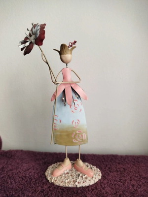 Metal decorative figurine like new with painted details