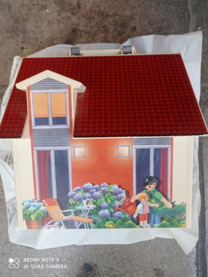 Playmobil house suitcase with figures