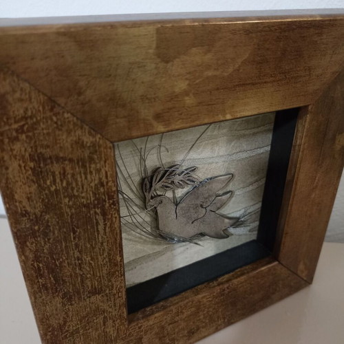 Wooden frame Dove like new, handmade with metal