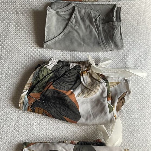 Multi-wear women's homewear set 4 pieces with tropical pattern, like new