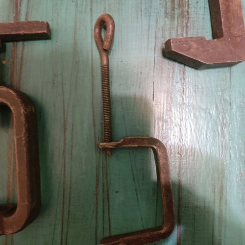Old metal clamps used, about 15 centimeters