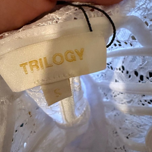 Trilogy dress white lace new, size small