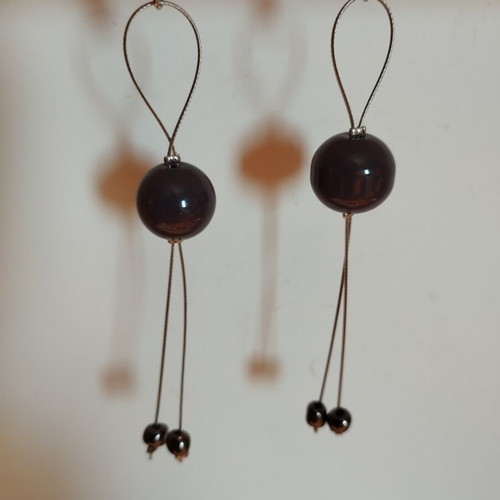 Dangling earrings with purple stone like new, length 9 cm