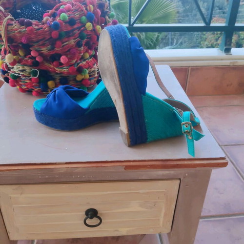 Tally Weil platform sandals size 37 turquoise like new