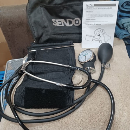 Sendo Analog Blood Pressure Monitor with Cuff and Stethoscope like new