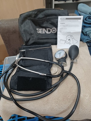 Sendo Analog Blood Pressure Monitor with Cuff and Stethoscope like new