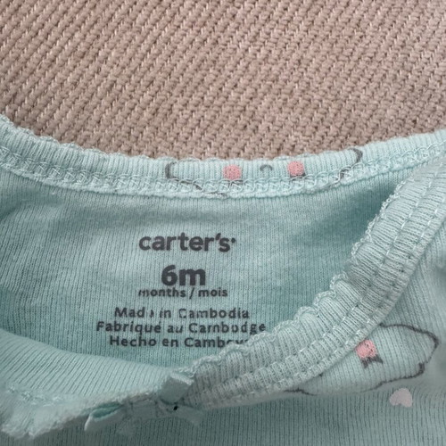 Carter's bodysuit like new for 6 months old