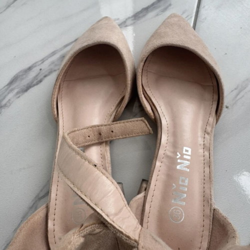 Beige pumps used size 36 with low heel and ankle strap
