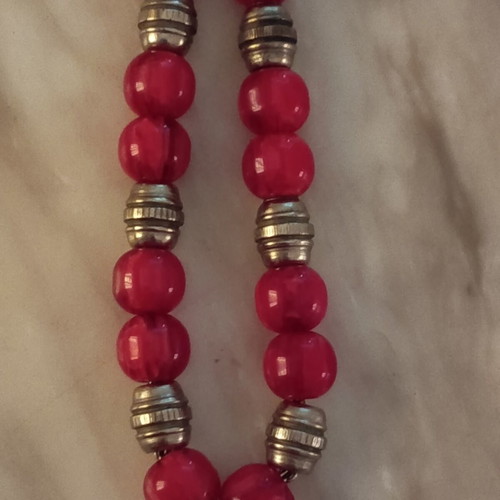 Greek komboloi with 15 red and 6 silver beads, like new