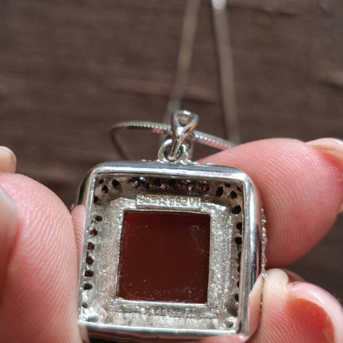 Silver Necklace 925 Italy with Carnelian Red Agate like new