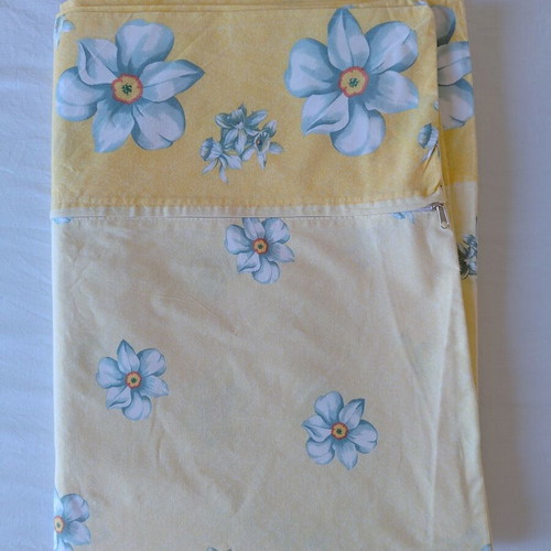 Duvet cover 150x200 lightly used with zipper