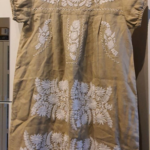 Linen dress Zara medium size like new with embroidery beige