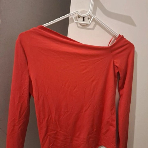 Red top Stradivarius like new, size S