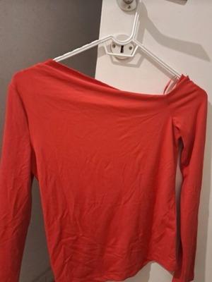 Red top Stradivarius like new, size S