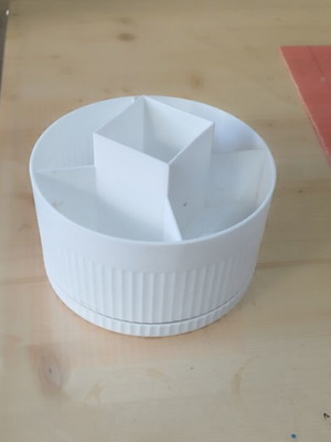 Rotating plastic organizer like new, suitable for makeup brushes and cosmetics