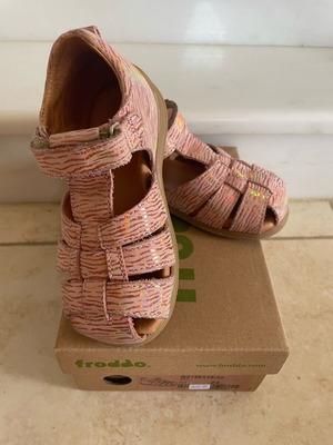 Froddo leather girls' sandals like new, pink with gold shine, size 23