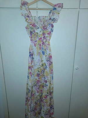 Vero Moda floral dress size XS like new, airy