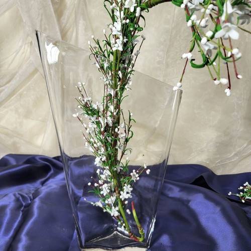 Large Crystal Floor Vase like new, modern asymmetric design, 50cm