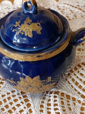 Vintage sugar bowl like new with embossed gold painting