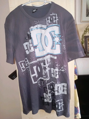 DC Shoes T-shirt dense cotton unisex like new, size XL