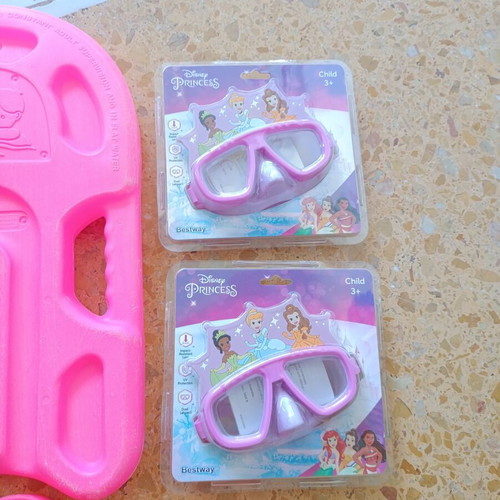 Beach toys and sea mask like new, all together