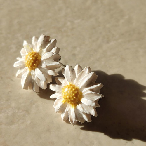 Polymer clay earrings in daisy shape with steel clasp like new