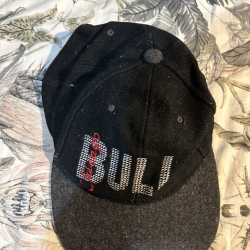 Chicago Bulls jockey hat like new, black and grey