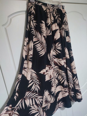 Maxi skirt Shein like new, black and beige, size L