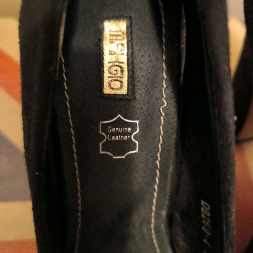 Black leather pumps size 39 like new with 9 cm heel