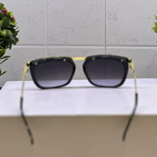 Unisex sunglasses new, black frame with gold details