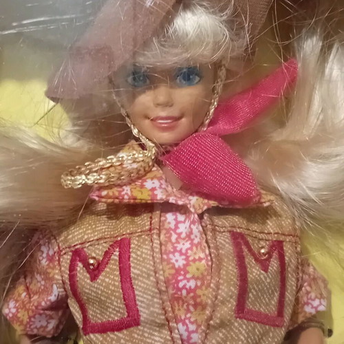 Barbie DOTW Australia new in excellent condition