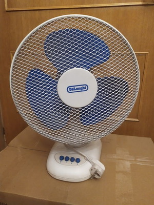 Delonghi HKL-12D Table Fan like new, 38 cm diameter, 3 speeds