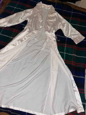 Marks & Spencer robe used, white, heavy and soft fabric