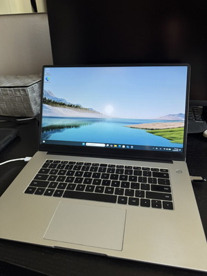 Huawei MateBook D15 φορητός υπολογιστής 15,6 ιντσών σαν καινούργιο, AMD Ryzen 5, 8GB RAM, 256GB SSD