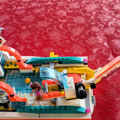 LEGO Friends Rescue Mission Boat used, 908 pieces, 4 minifigures