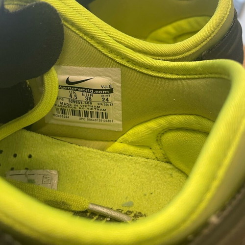 Nike athletic shoes used, size 38, black and yellow