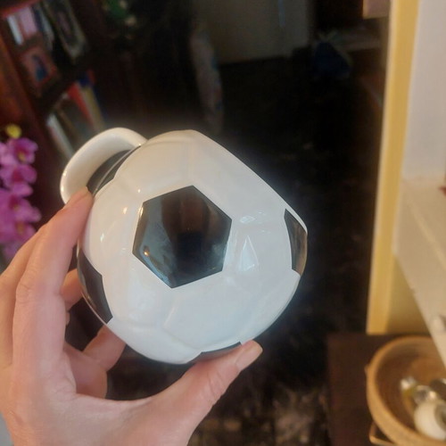 Mug shaped like a ball like new