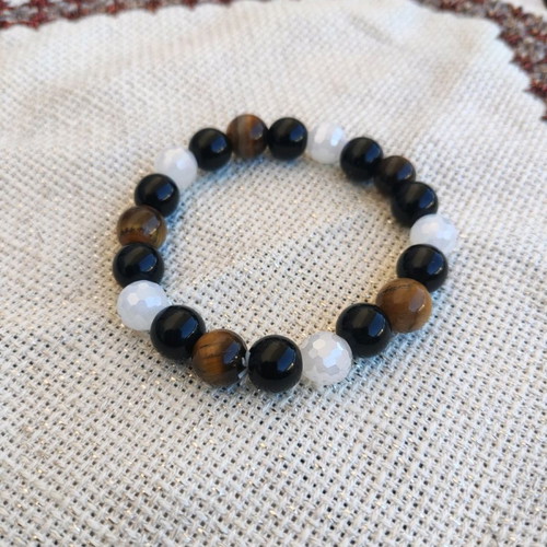 Elastic bracelet with semi-precious stones made to order
