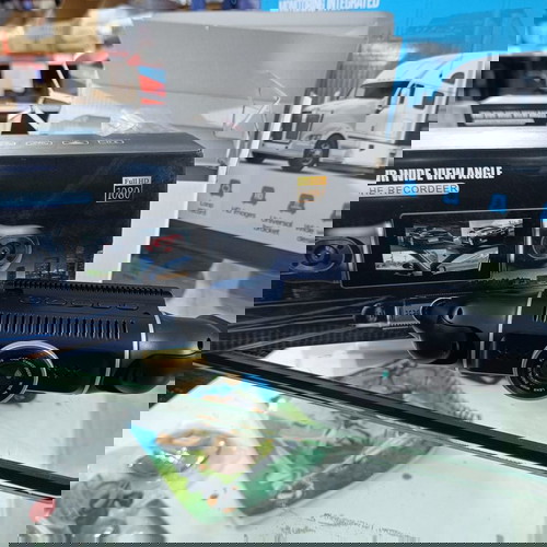 FHD DVR καταγραφικό με οθόνη και 4 κάμερες για προστασία αυτοκινήτου νέο