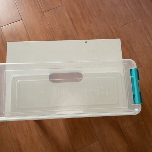 Plastic storage box with lid 3.5 LT like new