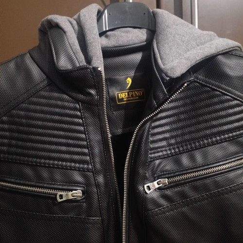 Black leather jacket like new, size M