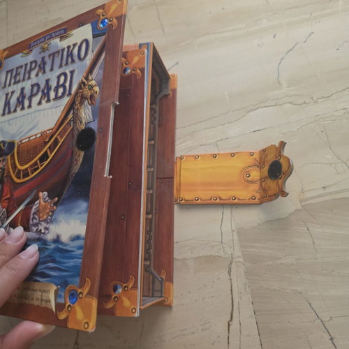 D Pirate Ship with book used, very good condition