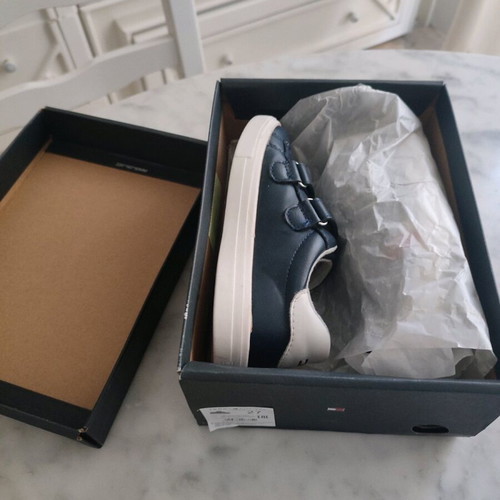 Tommy Hilfiger kids shoes size 27 like new
